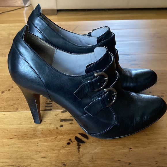 2 for $10 Max Studio Black Leather Shoe - Picture 5 of 11